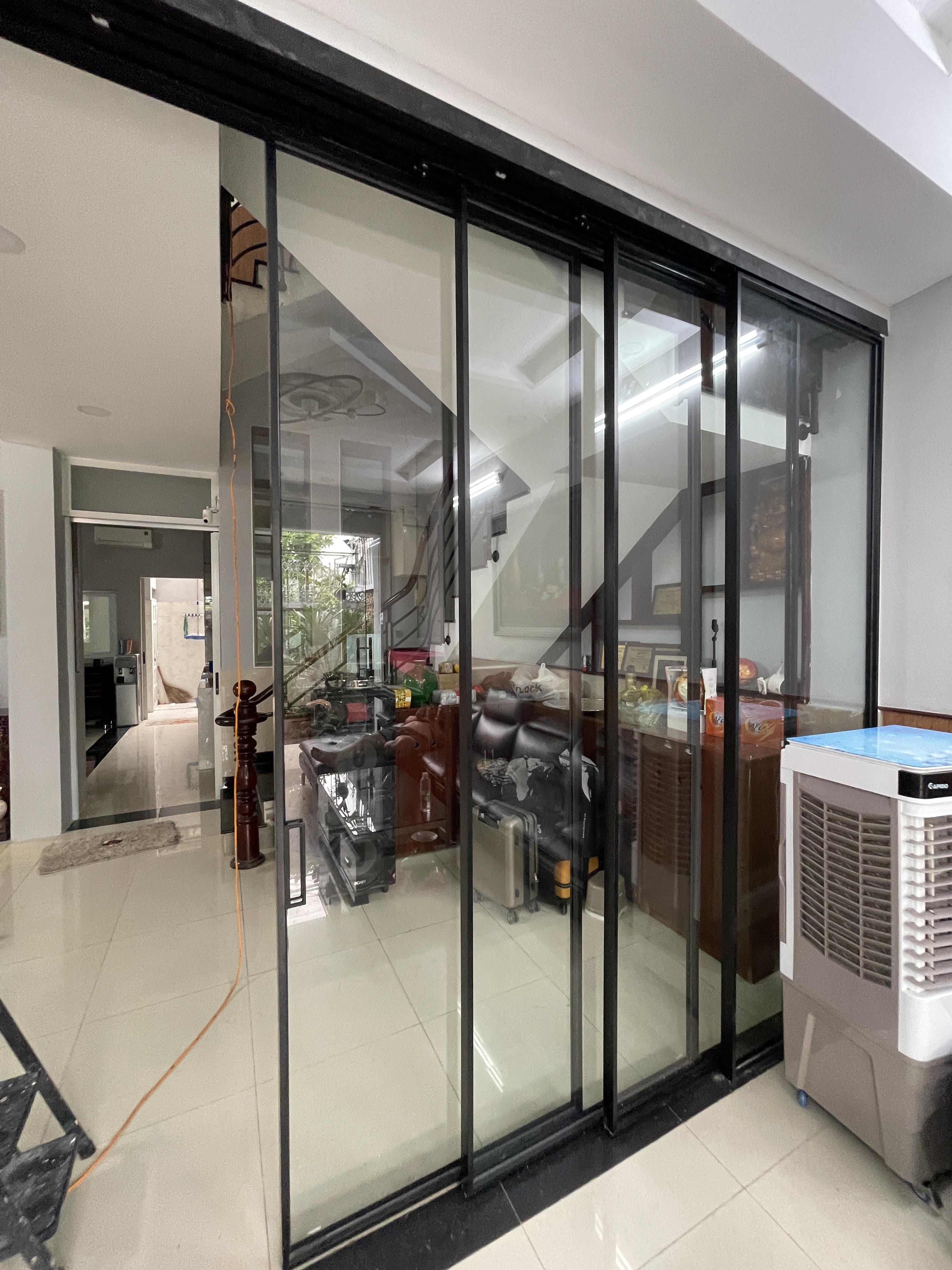 Cửa Lùa Slim 4 Cánh – Thiết Kế Không Ray Dưới, Hệ Thống Tự Dừng Thông Minh